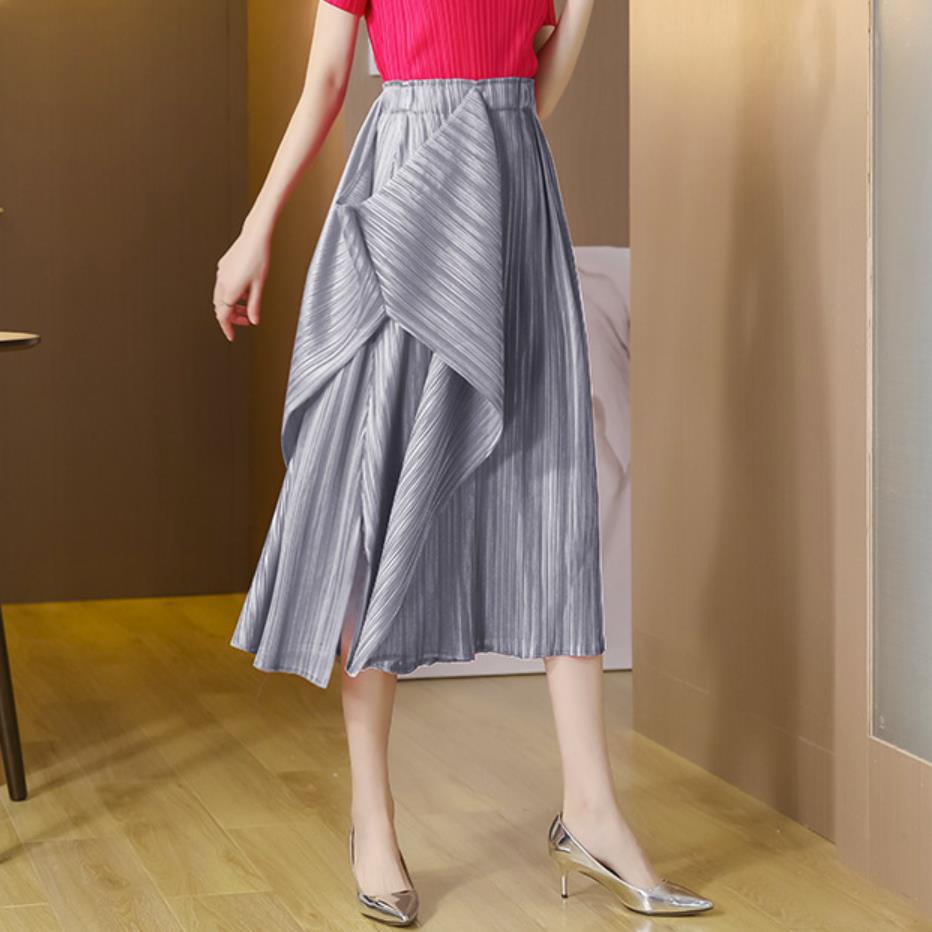 Women’s Asymmetric Pleated Skirt
