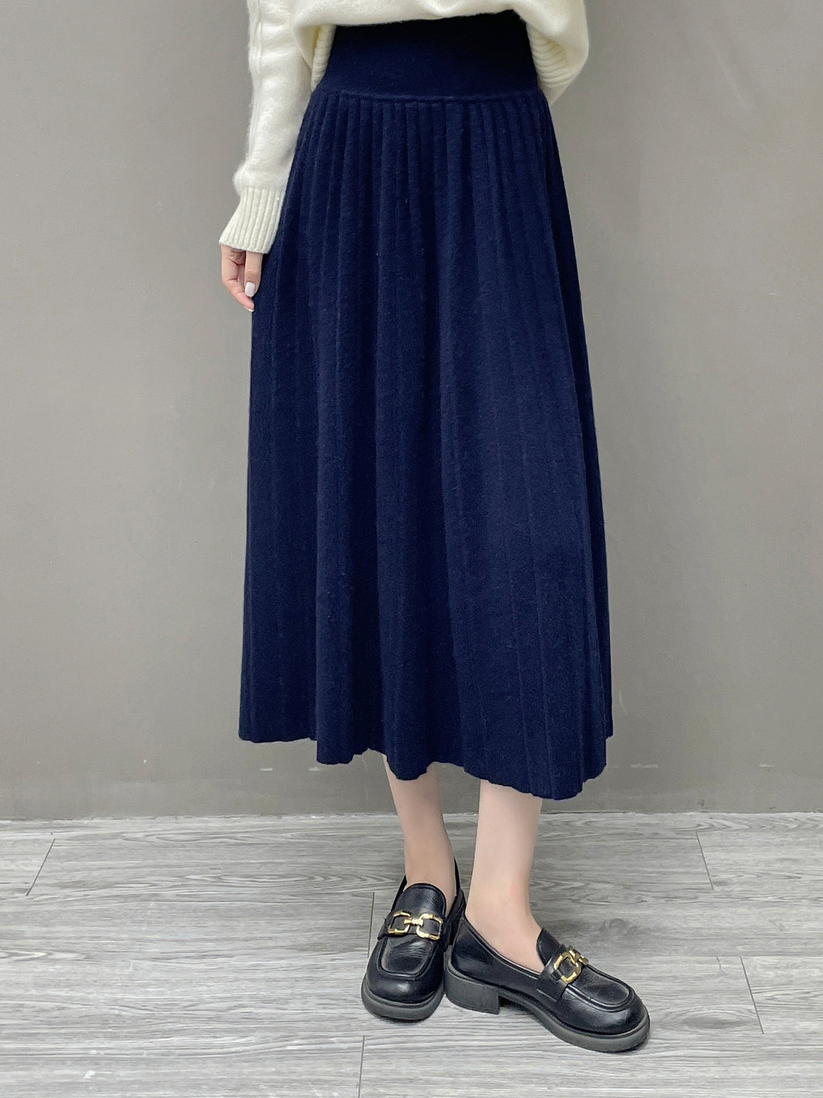 Women’s Cashmere-Wool Pleated Skirt