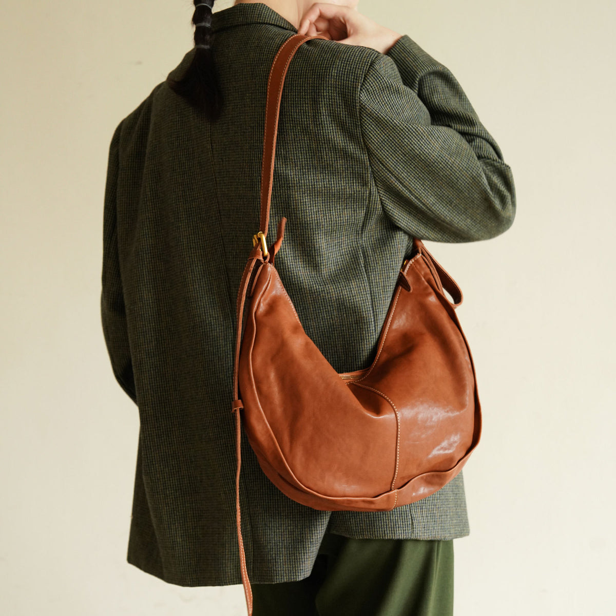 Vegetable-Tanned Leather Shoulder Bag
