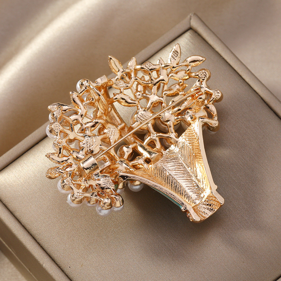 Pearl Flower Brooch
