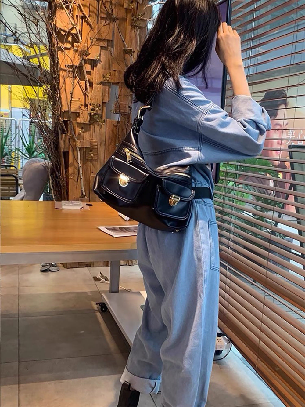 Vegetable-Tanned Leather Shoulder Bag