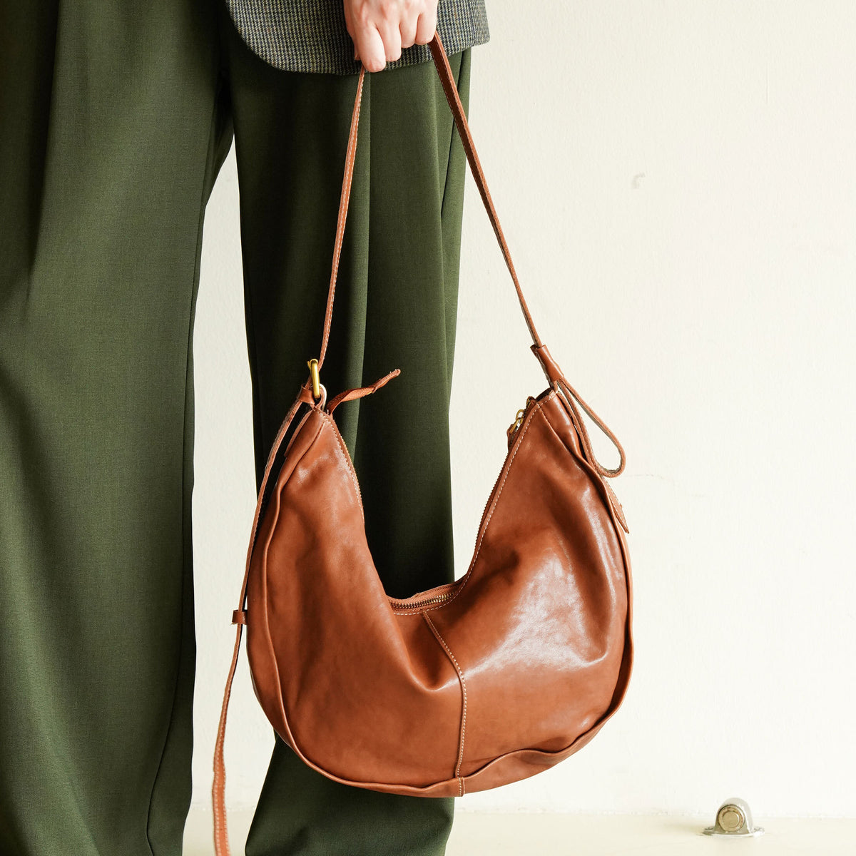 Vegetable-Tanned Leather Shoulder Bag