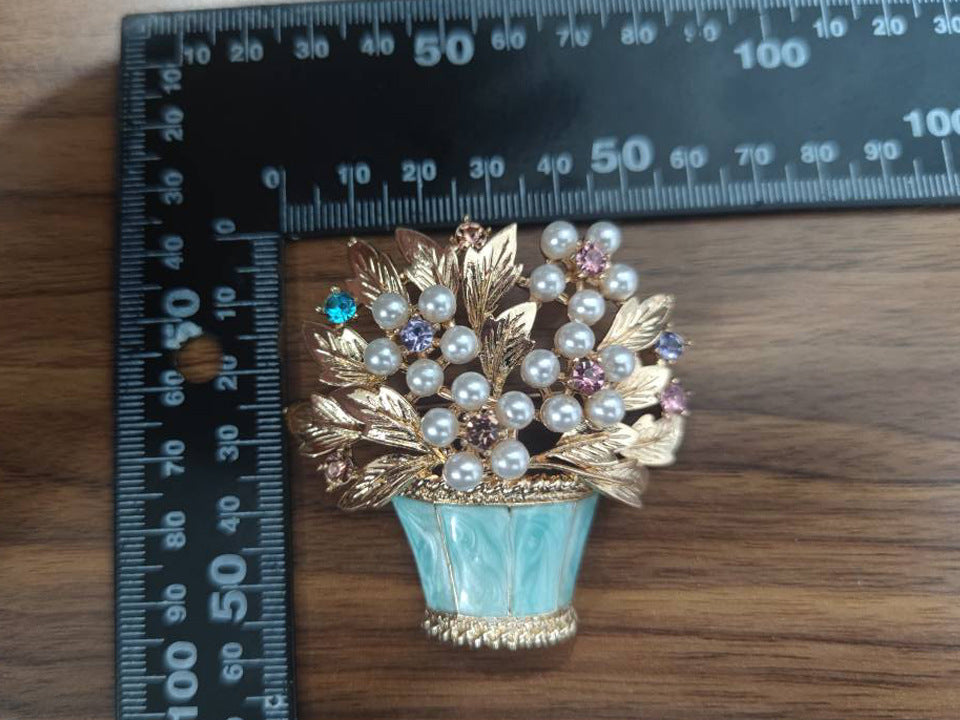 Pearl Flower Brooch